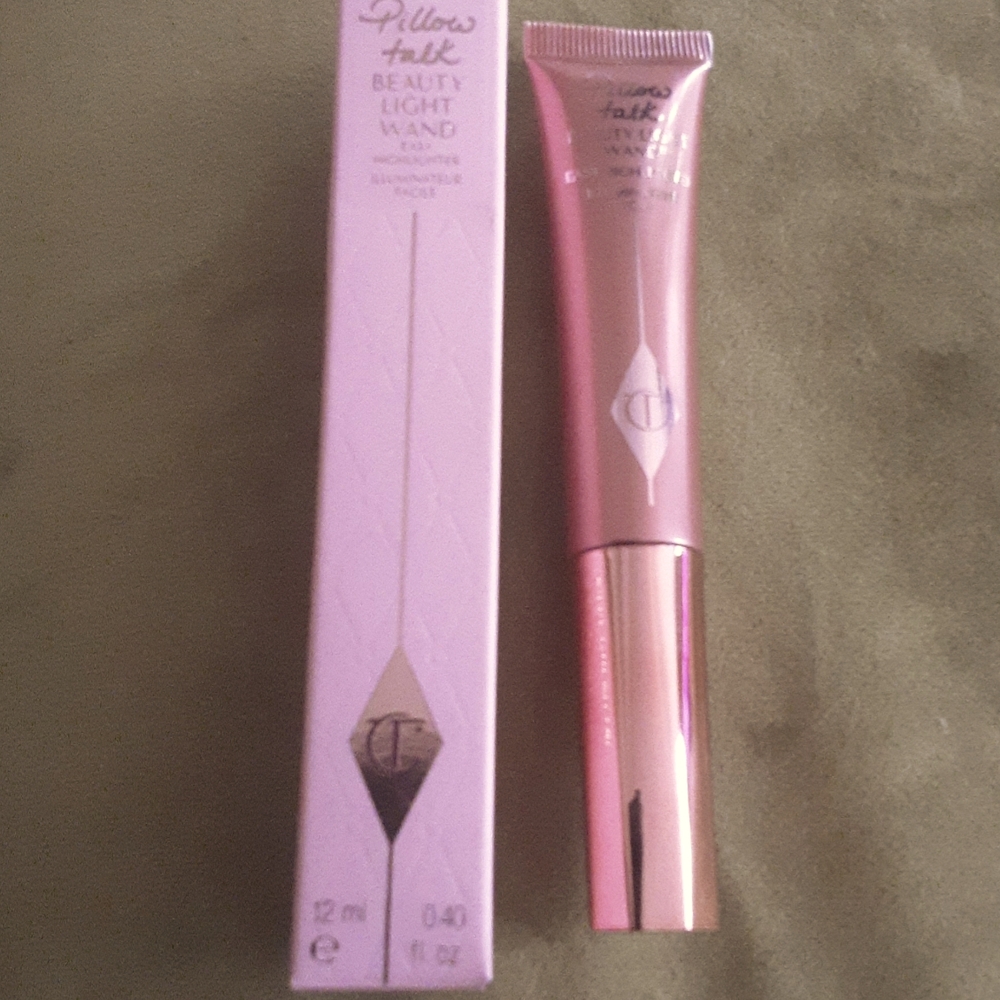 Charlotte Tilbury Beauty Light Wand in Pillow Talk Medium